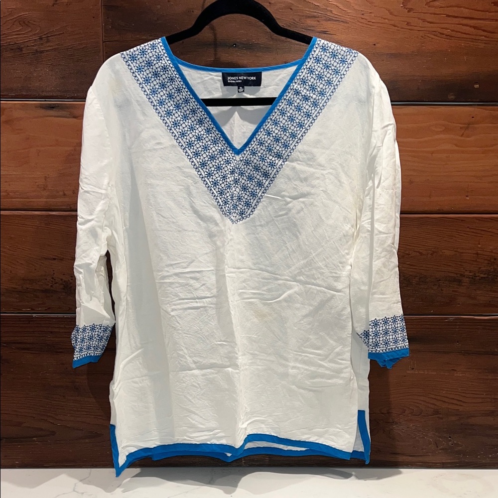 🔥‼️Jones New York Signature Blue and White Top‼️🔥